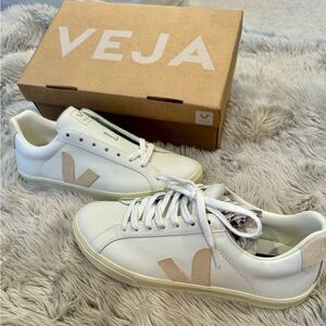 *NWT* Veja Esplar in Extra White and Sable